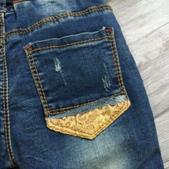 Стильні дитячі джинси на весну. Декоровані надписами, латками.
ЗАМІРИ:
=== РОЗМІ. . фото 4