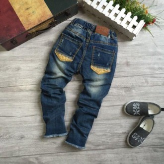 Стильні дитячі джинси на весну. Декоровані надписами, латками.
ЗАМІРИ:
=== РОЗМІ. . фото 5