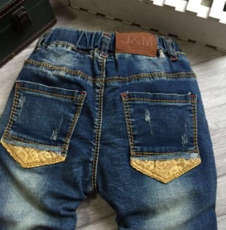 Стильні дитячі джинси на весну. Декоровані надписами, латками.
ЗАМІРИ:
=== РОЗМІ. . фото 6