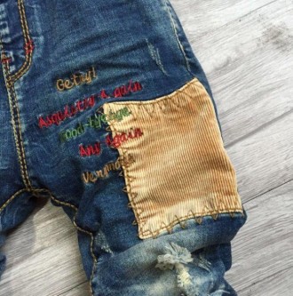 Стильні дитячі джинси на весну. Декоровані надписами, латками.
ЗАМІРИ:
=== РОЗМІ. . фото 3