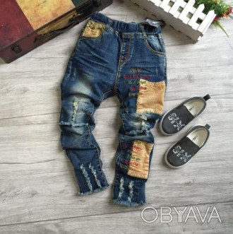 Стильні дитячі джинси на весну. Декоровані надписами, латками.
ЗАМІРИ:
=== РОЗМІ. . фото 1