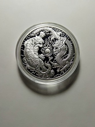 Колекційна посрібнена монета Єлизавета, 1 долар, тигр і дракон 2018 року. Монета. . фото 2