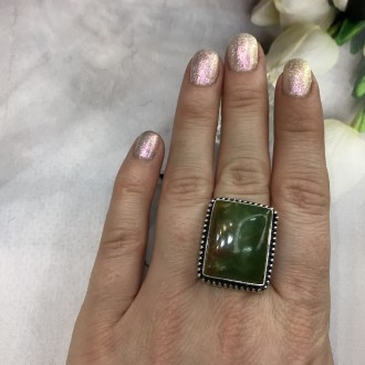 Предлагаем Вам купить красивое кольцо с камнем - природный хризопраз в серебре.
. . фото 4