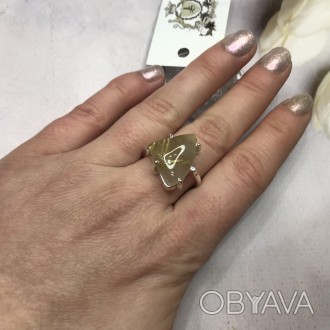 Предлагаем Вам купить великолепное кольцо с натуральным камнем кварц- волосатик . . фото 1