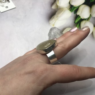 Предлагаем Вам купить великолепное кольцо с натуральным камнем кварц- волосатик . . фото 3