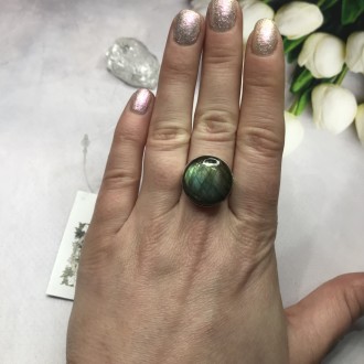 Предлагаем Вам купить элегантное кольцо с камнем лабрадор в серебре.
Размер 18,8. . фото 5