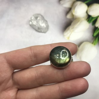 Предлагаем Вам купить элегантное кольцо с камнем лабрадор в серебре.
Размер 18,8. . фото 8