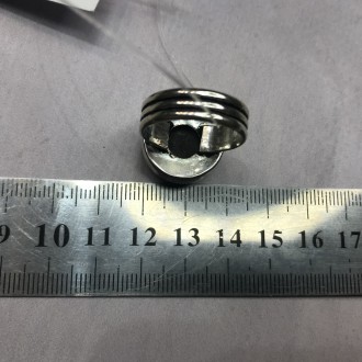 Предлагаем Вам купить элегантное кольцо с камнем лабрадор в серебре.
Размер 18,8. . фото 10