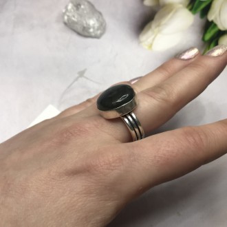 Предлагаем Вам купить элегантное кольцо с камнем лабрадор в серебре.
Размер 18,8. . фото 6