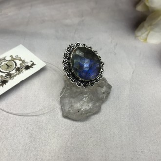 Предлагаем Вам купить элегантное кольцо с камнем лабрадор в серебре. Размер 18-1. . фото 4