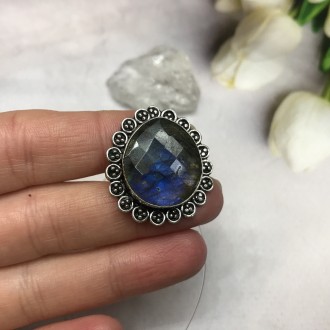 Предлагаем Вам купить элегантное кольцо с камнем лабрадор в серебре. Размер 18-1. . фото 6