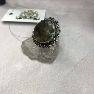 Предлагаем Вам купить элегантное кольцо с камнем лабрадор в серебре. Размер 18-1. . фото 5