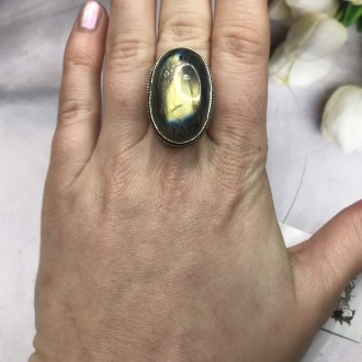 Предлагаем Вам купить элегантное кольцо с камнем лабрадор в серебре. Размер 17,5. . фото 3