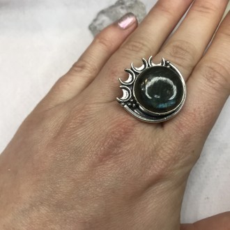 Предлагаем Вам купить элегантное кольцо с камнем лабрадор в серебре. Размер 18,7. . фото 6