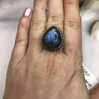 Предлагаем Вам купить элегантное кольцо с камнем лабрадор в серебре. Размер 17,7. . фото 3