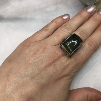 Предлагаем Вам купить элегантное кольцо с камнем лабрадор в серебре. Размер 17,5. . фото 4