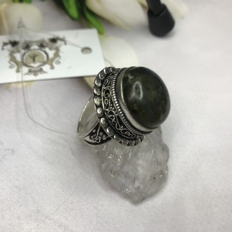 Предлагаем Вам купить элегантное кольцо с камнем лабрадор в серебре. Размер 17,5. . фото 9