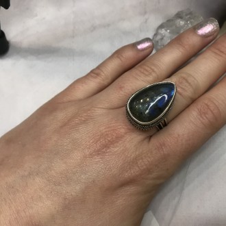 Предлагаем Вам купить элегантное кольцо с камнем лабрадор в серебре. Размер 17,5. . фото 5