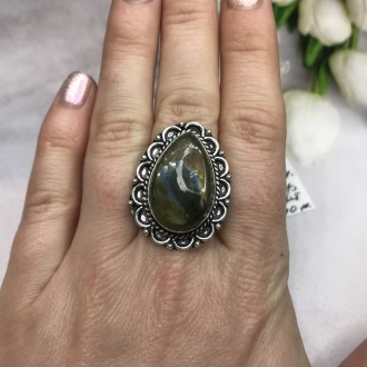 Предлагаем Вам купить элегантное кольцо с камнем лабрадор в серебре. Размер 18,8. . фото 3