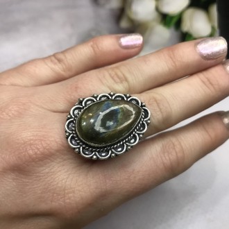 Предлагаем Вам купить элегантное кольцо с камнем лабрадор в серебре. Размер 18,8. . фото 2