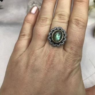Предлагаем Вам купить элегантное кольцо с камнем лабрадор в серебре. Размер 17,3. . фото 2