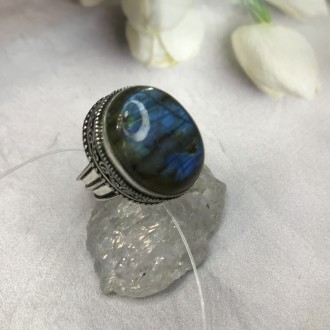 Предлагаем Вам купить элегантное кольцо с камнем лабрадор в серебре. Размер 17,8. . фото 3