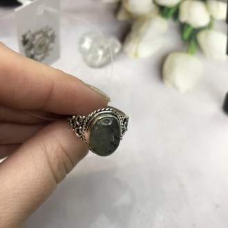 Предлагаем Вам купить элегантное кольцо с камнем лабрадор в серебре.
Размер 17,7. . фото 5