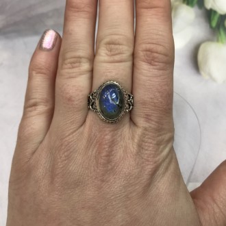 Предлагаем Вам купить элегантное кольцо с камнем лабрадор в серебре.
Размер 17,7. . фото 2