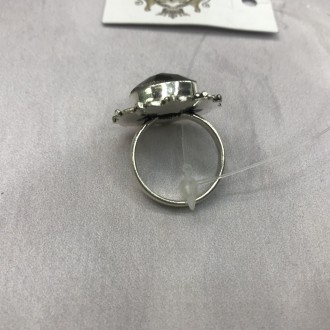 Предлагаем Вам купить элегантное кольцо с камнем лабрадор в серебре.
Размер 17,2. . фото 9