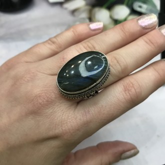 Предлагаем Вам купить элегантное кольцо с камнем лабрадор в серебре.
Размер 17,0. . фото 7