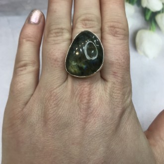 Предлагаем Вам купить элегантное кольцо с камнем лабрадор в серебре. Размер 17,5. . фото 4