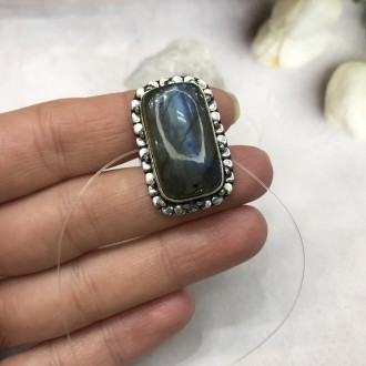 Предлагаем Вам купить элегантное кольцо с камнем лабрадор в серебре. Размер 17,7. . фото 6