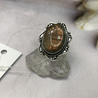 Предлагаем Вам купить элегантное кольцо с камнем лабрадор в серебре. Размер 17,7. . фото 2