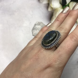 Предлагаем Вам купить элегантное кольцо с камнем лабрадор в серебре. Размер 17,7. . фото 3