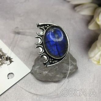 Предлагаем Вам купить элегантное кольцо с камнем лабрадор в серебре. Размер 18,3. . фото 1