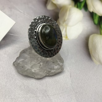 Предлагаем Вам купить элегантное кольцо с камнем лабрадор в серебре. Размер 18,5. . фото 8
