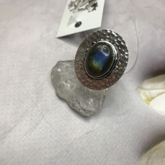 Предлагаем Вам купить элегантное кольцо с камнем лабрадор в серебре. Размер 18,5. . фото 6