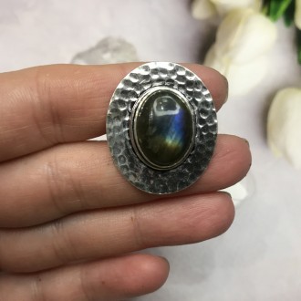 Предлагаем Вам купить элегантное кольцо с камнем лабрадор в серебре. Размер 18,5. . фото 4