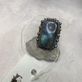 Предлагаем Вам купить элегантное кольцо с камнем лабрадор в серебре. Размер 18,2. . фото 2