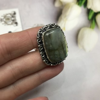 Предлагаем Вам купить элегантное кольцо с камнем лабрадор в серебре.
Размер 17,5. . фото 5