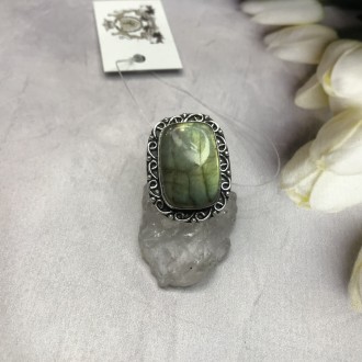 Предлагаем Вам купить элегантное кольцо с камнем лабрадор в серебре.
Размер 17,5. . фото 2