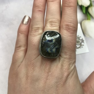 Предлагаем Вам купить элегантное кольцо с камнем лабрадор в серебре.
Размер 19,0. . фото 4