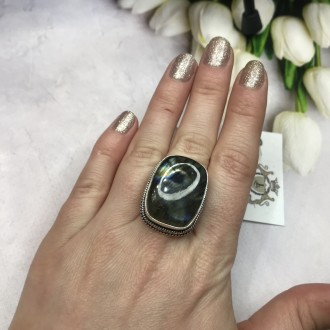 Предлагаем Вам купить элегантное кольцо с камнем лабрадор в серебре.
Размер 19,0. . фото 2