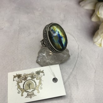 Предлагаем Вам купить элегантное кольцо с камнем лабрадор в серебре.
Размер 19,0. . фото 6