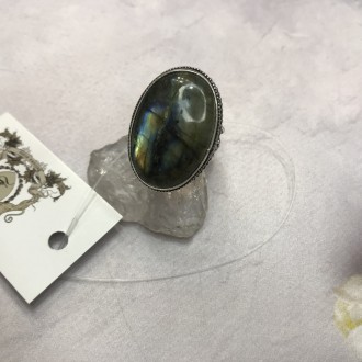Предлагаем Вам купить элегантное кольцо с камнем лабрадор в серебре.
Размер 19,0. . фото 7