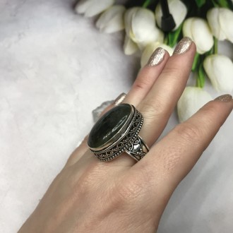 Предлагаем Вам купить элегантное кольцо с камнем лабрадор в серебре.
Размер 19,0. . фото 3