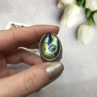 Предлагаем Вам купить элегантное кольцо с камнем лабрадор в серебре.
Размер 19,0. . фото 4