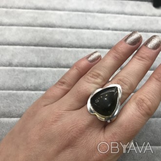Предлагаем Вам купить кольцо с натуральным камнем обсидиан в серебре.
Размер 18,. . фото 1