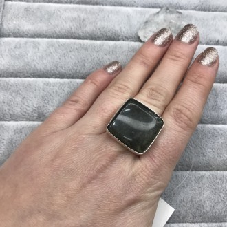 Предлагаем Вам купить кольцо с натуральным камнем обсидиан в серебре.
Размер 18,. . фото 2