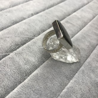 Предлагаем Вам купить кольцо с натуральным камнем обсидиан в серебре.
Размер 18,. . фото 7